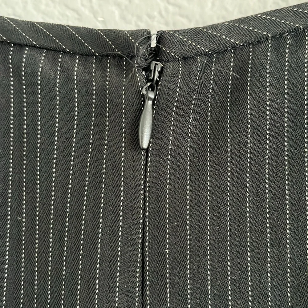 Le Suit Petite Black pin stripe Suit Blazer and Skirt - Picture 12 of 14
